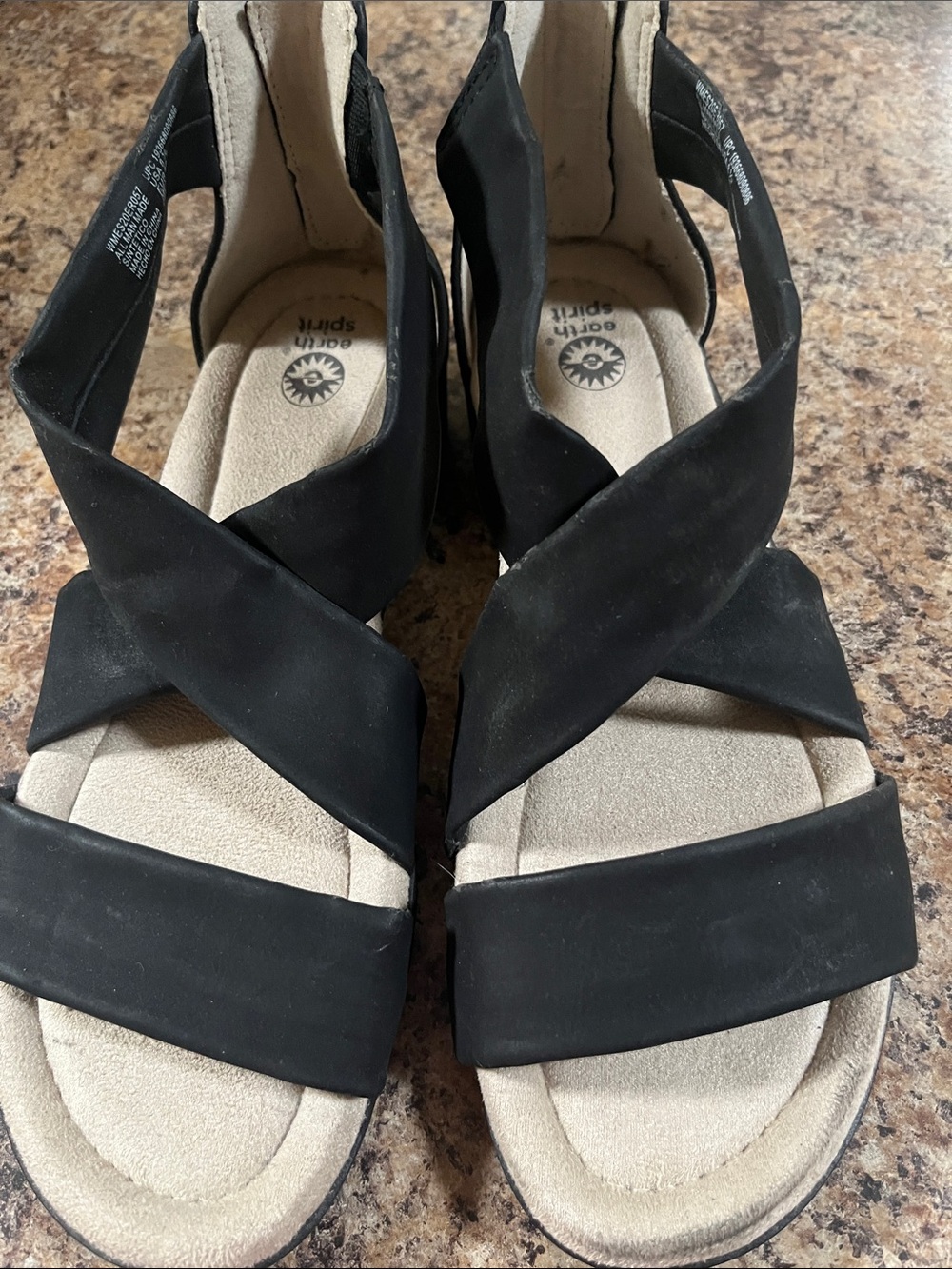 Earth Spirit Women’s Black Crisscross Strap Sandals size 8 1/2 NWOB